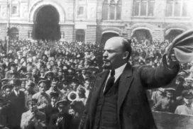 crowd-Vladimir-Ilyich-Lenin-Russian-Revolution-1917