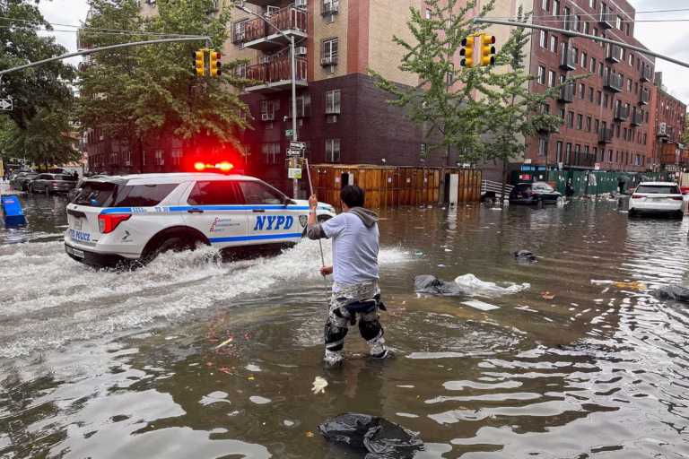 new-york-flood-weather-ap-moe-003-230930_1696083916990_hpMain