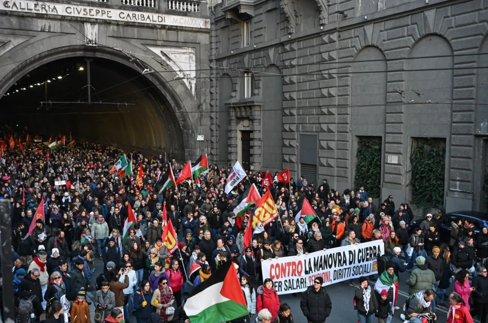 AFP__20251128__86FY7W3__v1__HighRes__GeneralStrikeInGenoaItaly